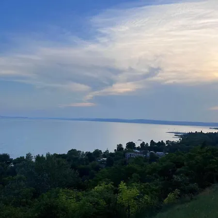 Holiday home Magaspart Balatonakarattya